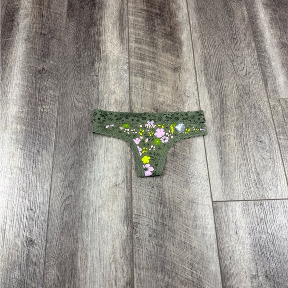 Aerie Olive Lace Thong - Picture 1 of 8